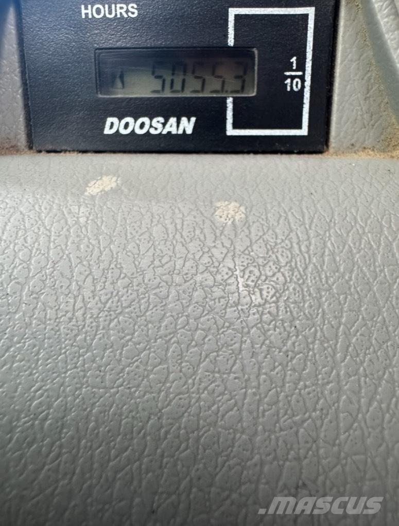 Doosan DX 140 W Mobilbagger