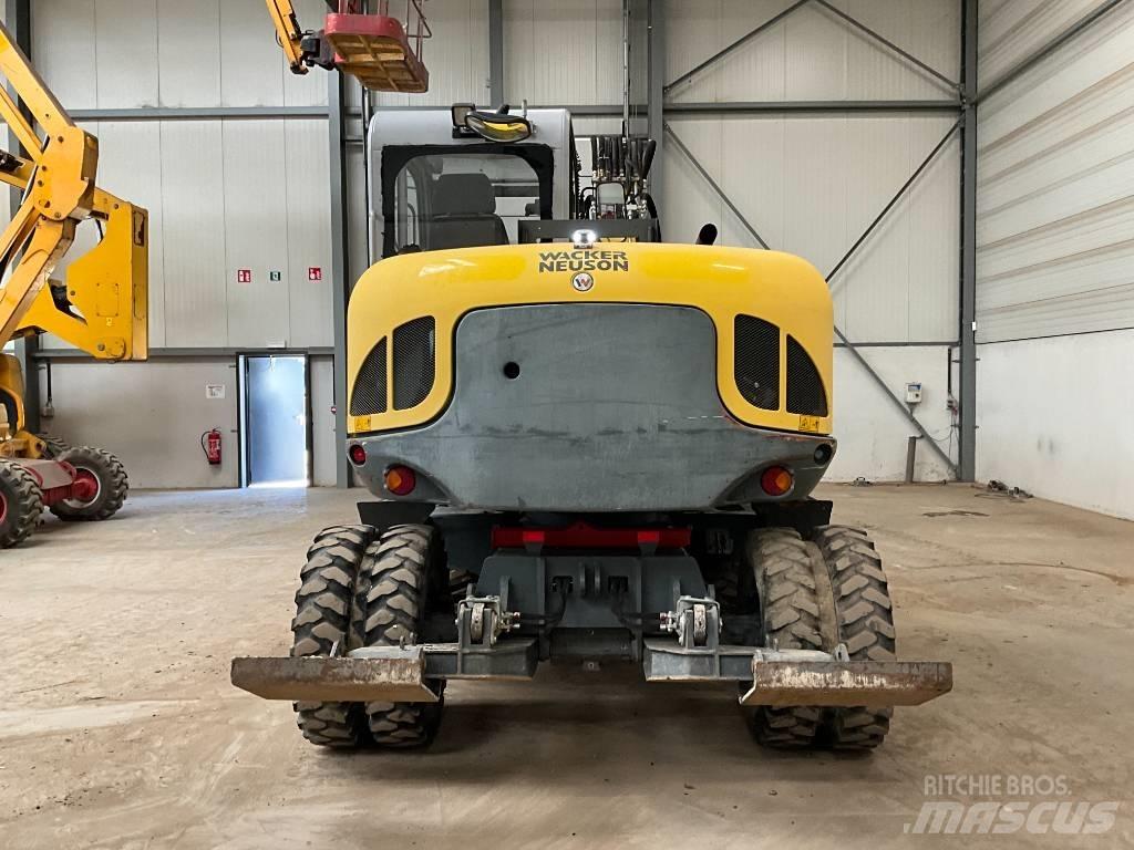 Neuson EW 100 Mobilbagger