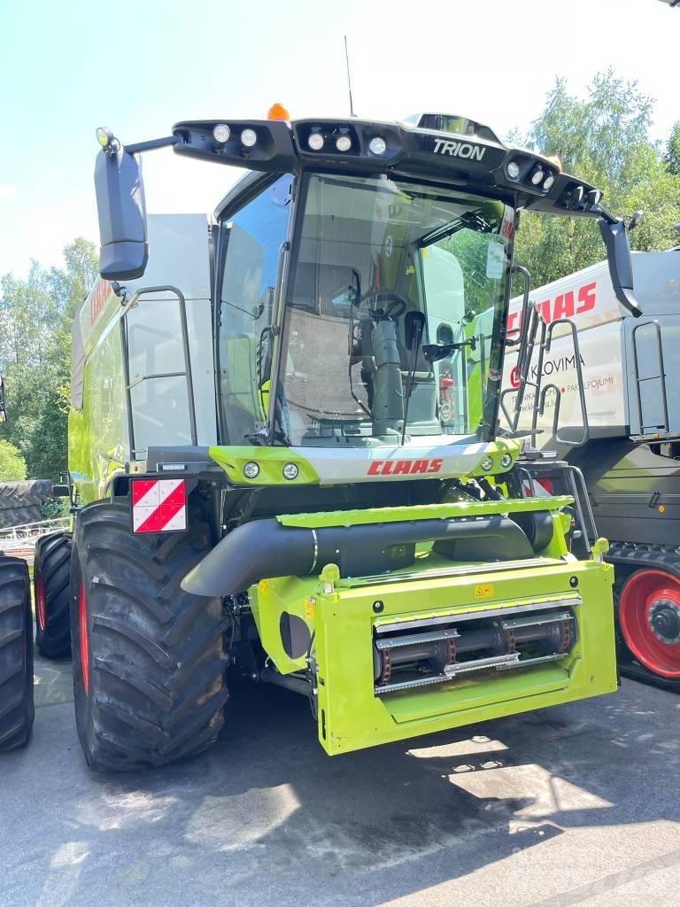 CLAAS TRION 750 Mähdrescher