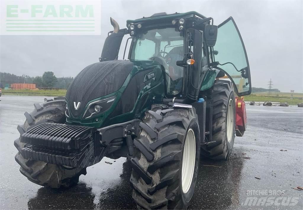 Valtra T174 Traktoren