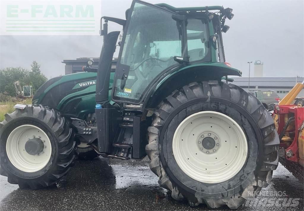 Valtra T174 Traktoren