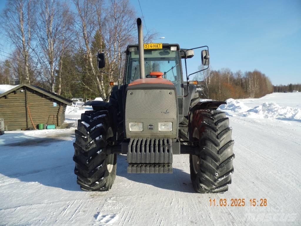 Valtra Valmet 8400 Traktoren