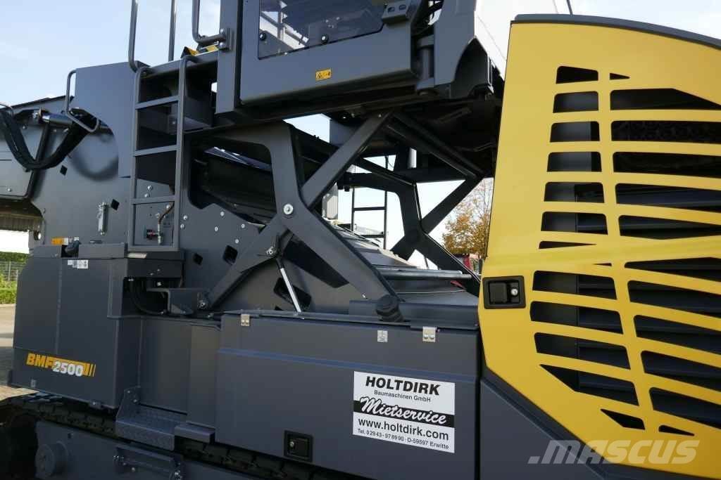 Bomag BMF 2500 M Feeder