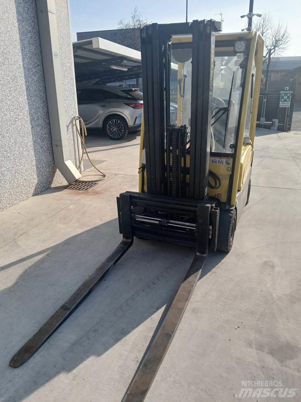 Hyster J1.6XNMWB Elektro Stapler