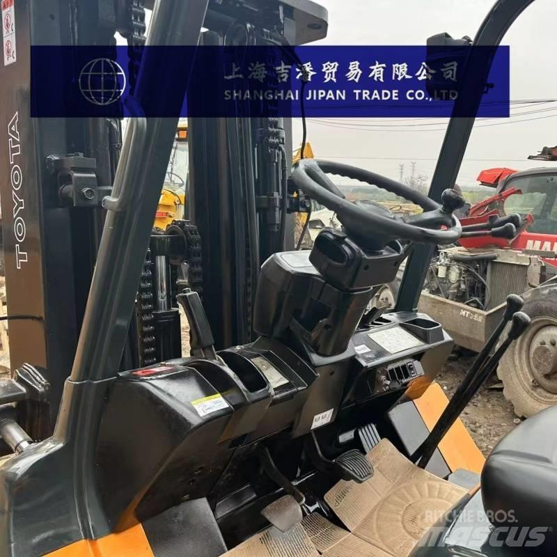 Toyota 5 ton Diesel Stapler