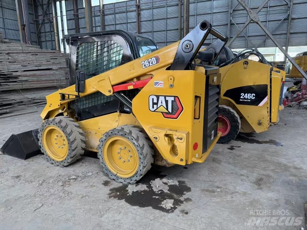 CAT 246C and 262D Kompaktlader