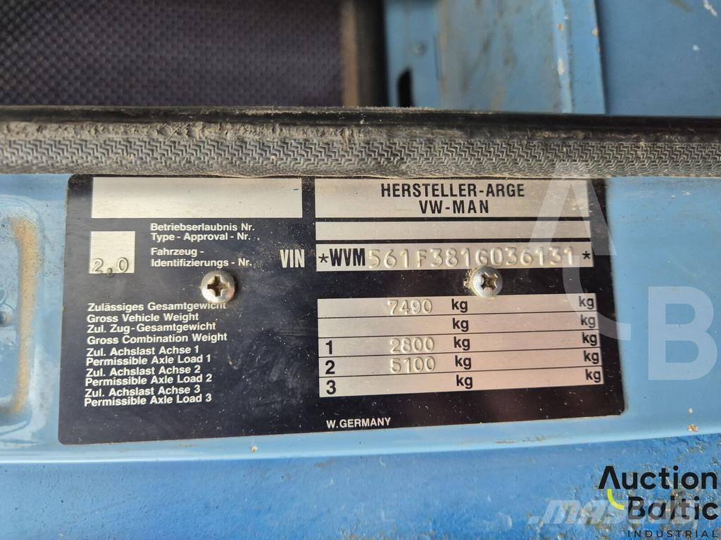 MAN 8.136 Pritschenwagen/Pritschenwagen mit Seitenklappe