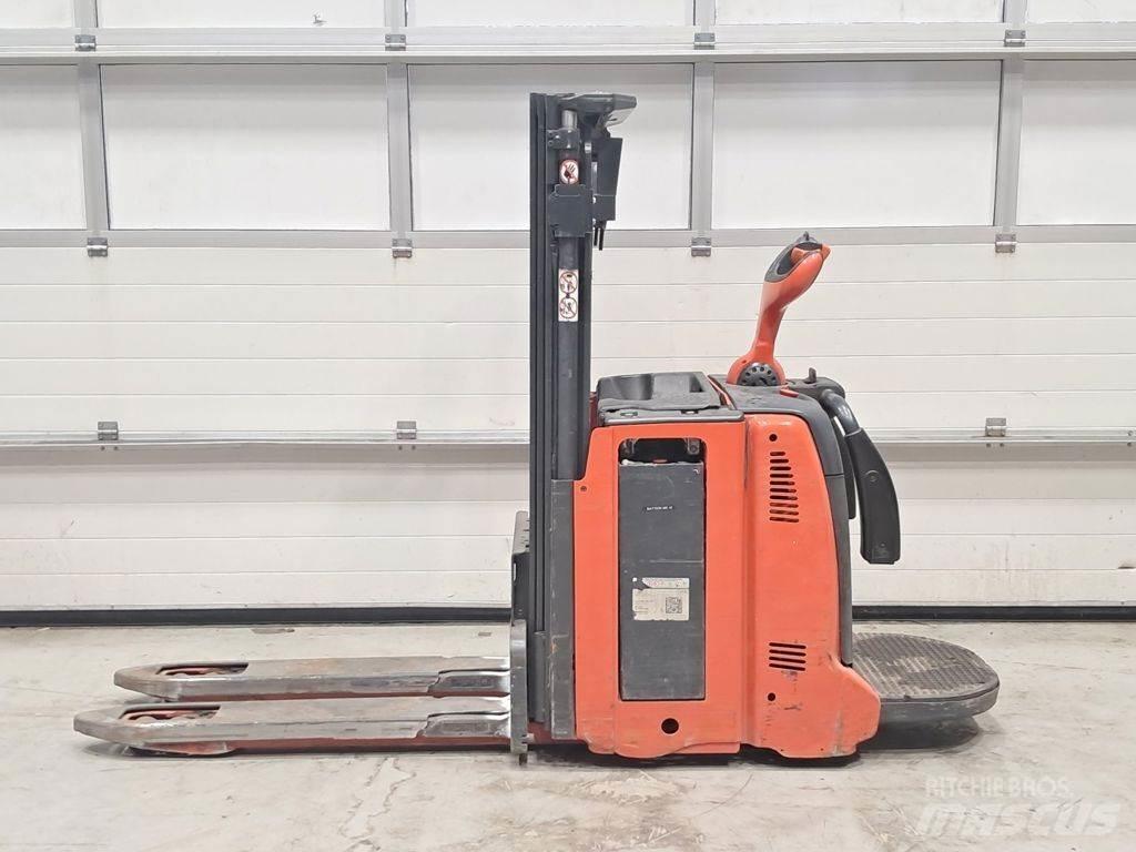 Linde D12 AP Deichselstapler