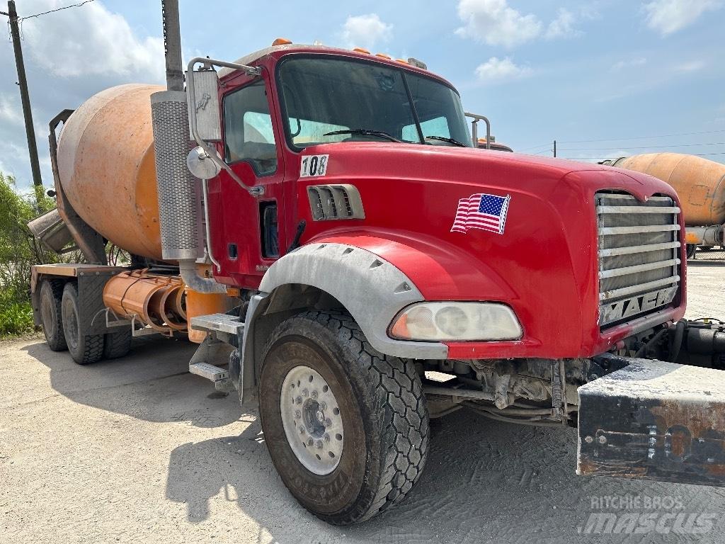 Mack Granite GU 813 Andere Fahrzeuge