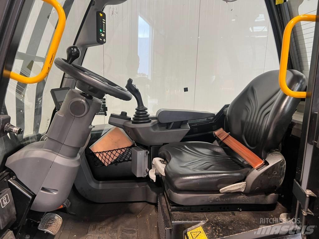 JCB TLT30-19D-2WD Diesel Stapler