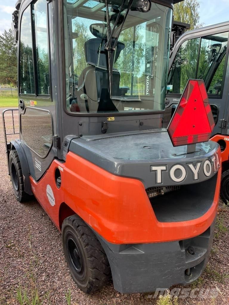 Toyota 52-8FDJF35 Diesel Stapler