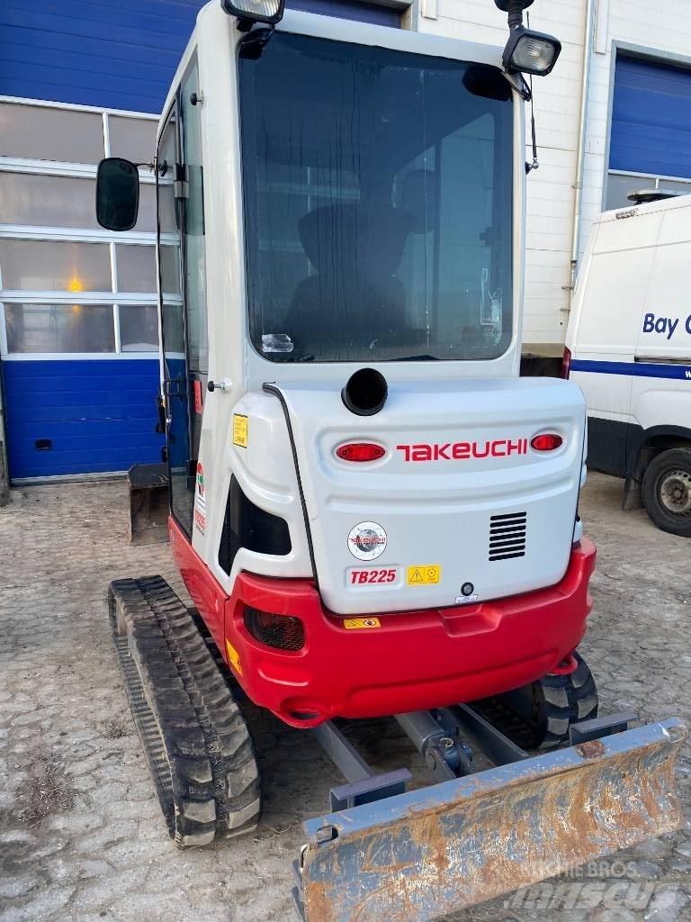 Takeuchi TB 225 Minibagger < 7t