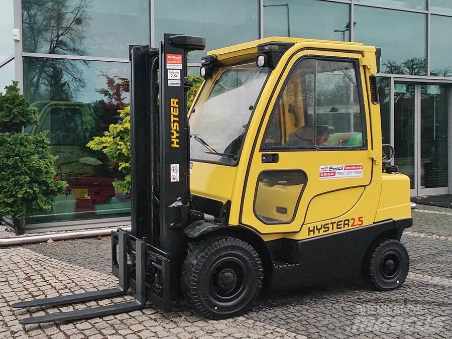 Hyster H2.5FT Gas Stapler