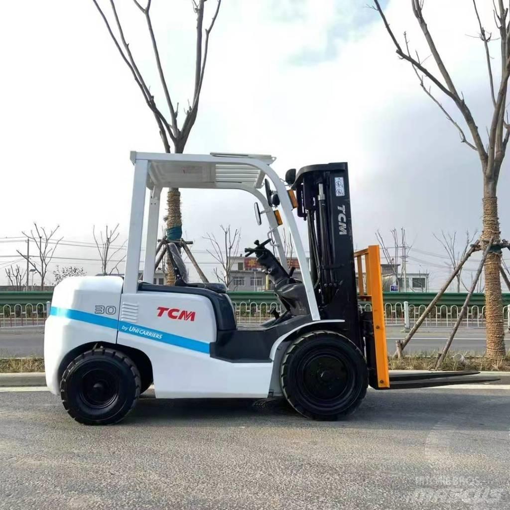 TCM FD30 Diesel Stapler