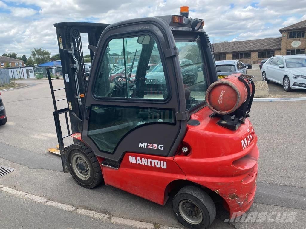 Manitou MI 25 G Gas Stapler