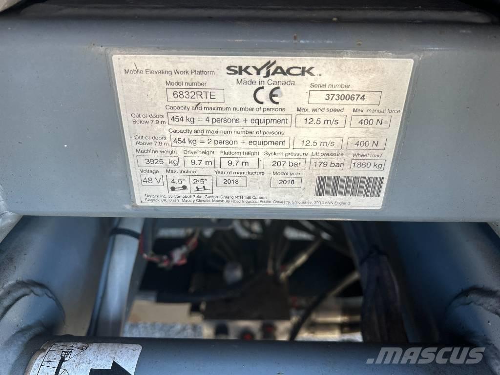 SkyJack SJ 6832 RTE Scheren-Arbeitsbühnen