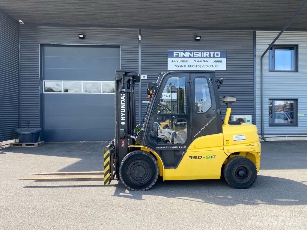 Hyundai 35D-9A Diesel Stapler