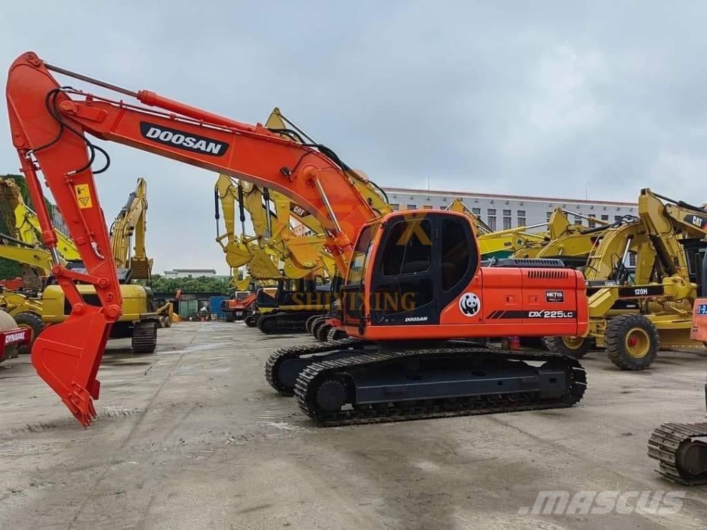 Doosan DX 225 LL Raupenbagger