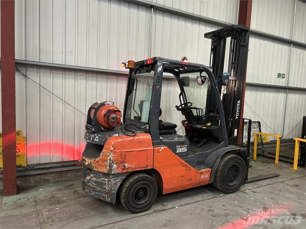 Toyota 02-8FGJF35 Gas Stapler