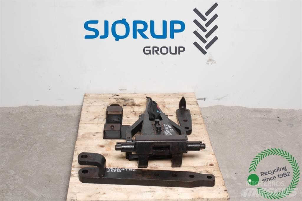 Valtra T 140 Hitch Sonstiges Traktorzubehör