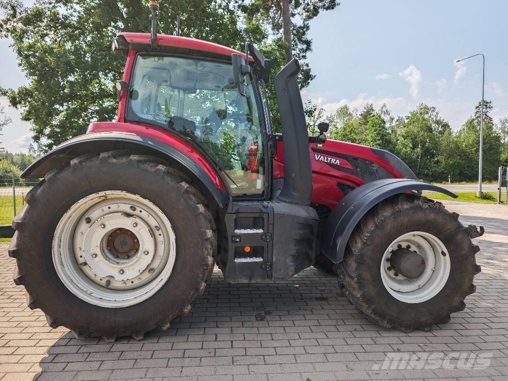 Valtra T 254 V Traktoren