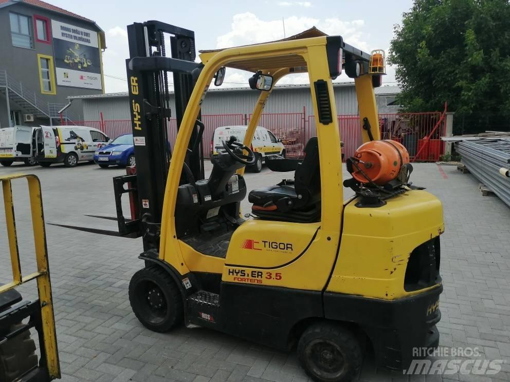 Hyster S 35 FT Gas Stapler