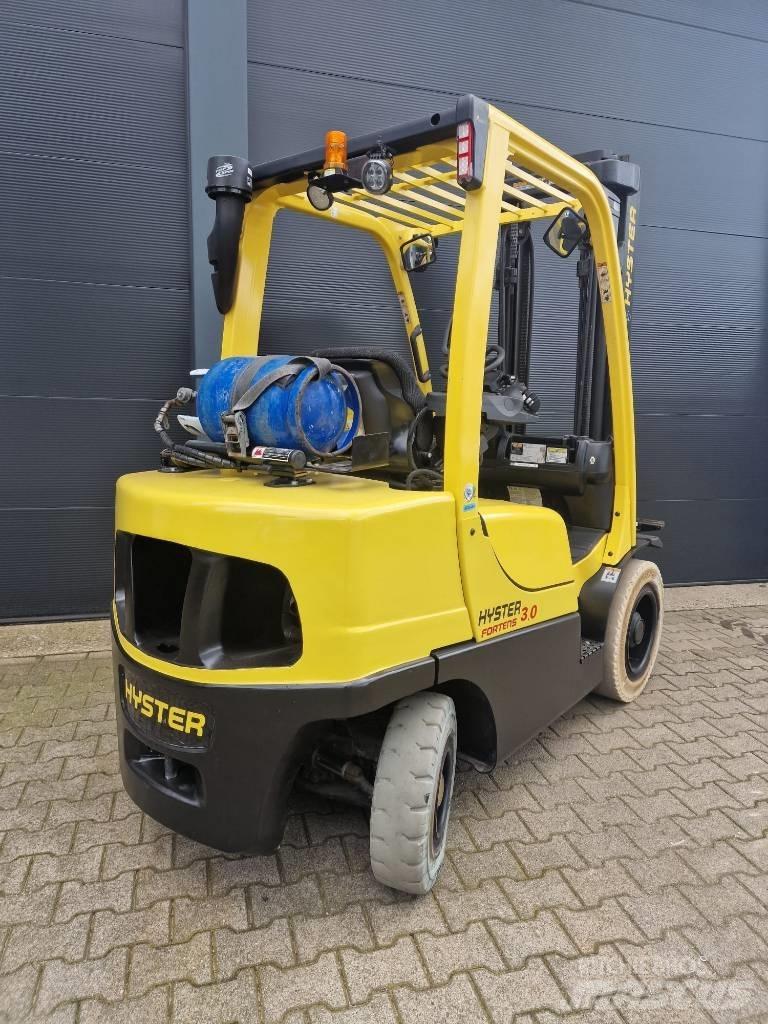 Hyster 3.0 FT Gas Stapler