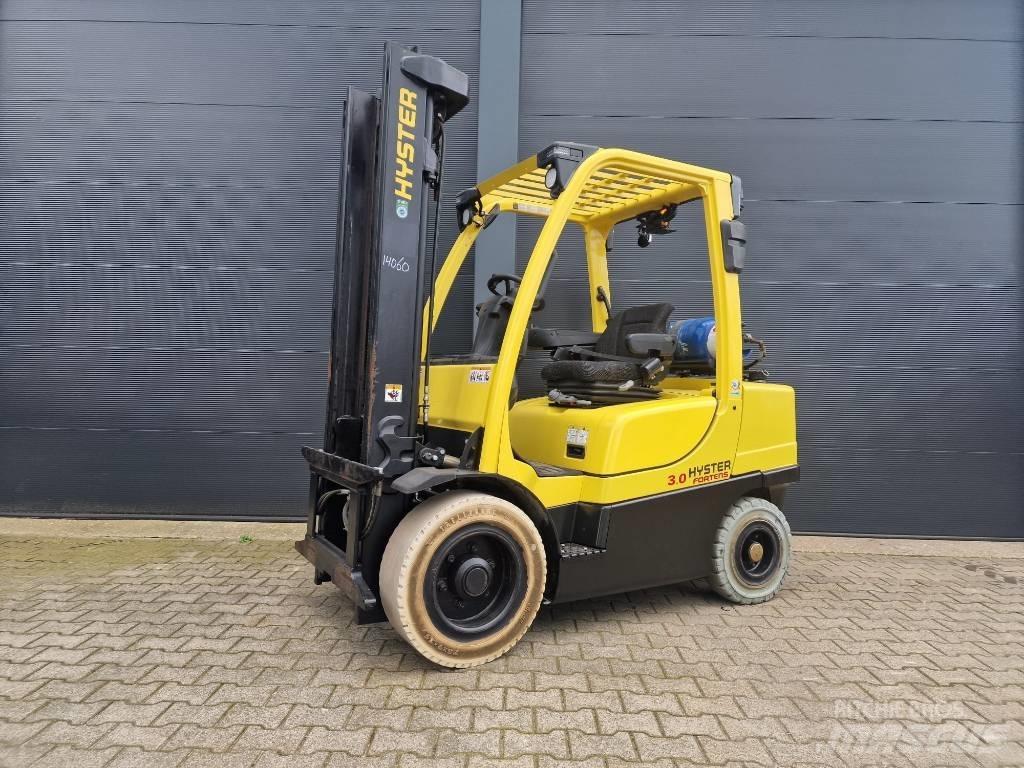 Hyster 3.0 FT Gas Stapler