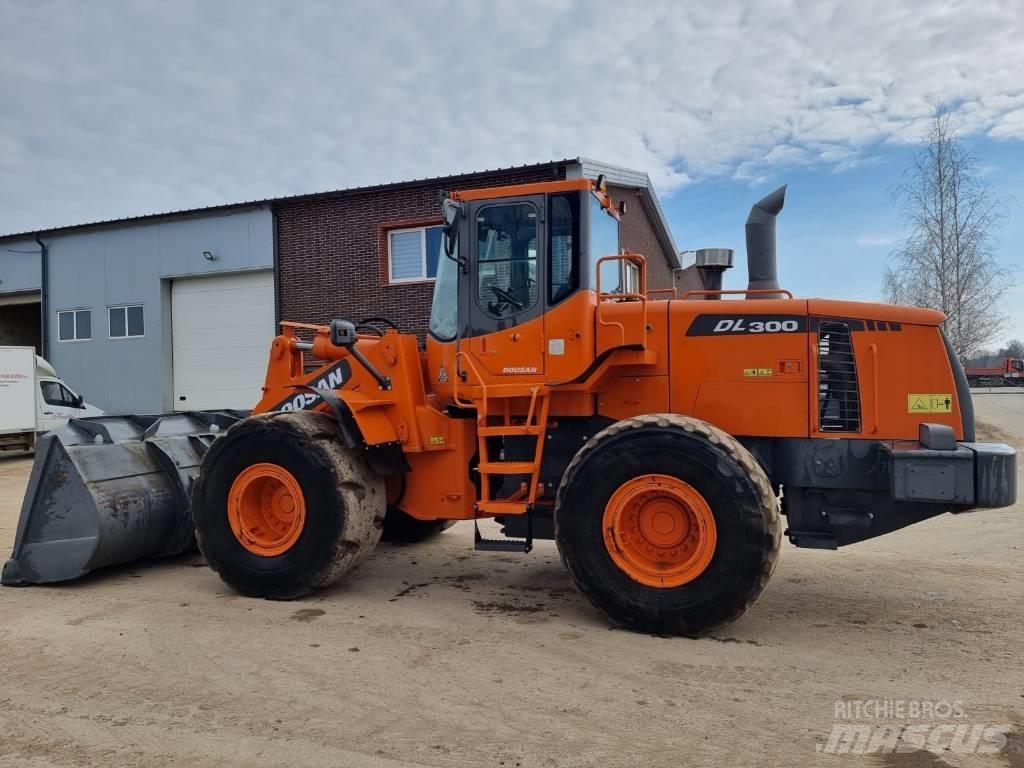 Doosan DL 300 Radlader