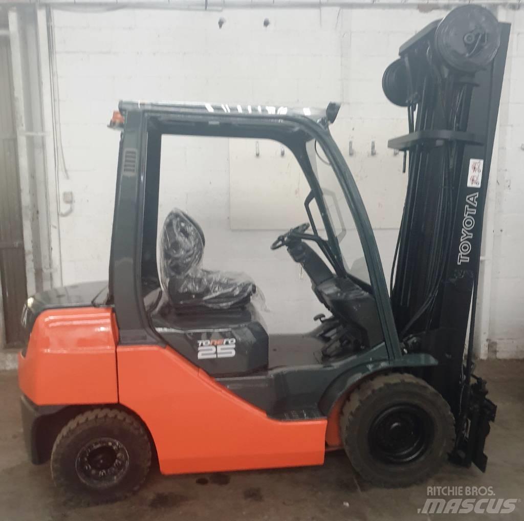 Toyota 52-8 FD 25 Diesel Stapler