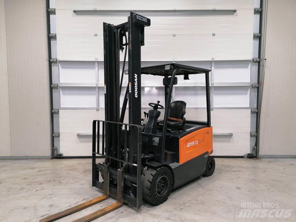 Doosan B25X-7 Elektro Stapler