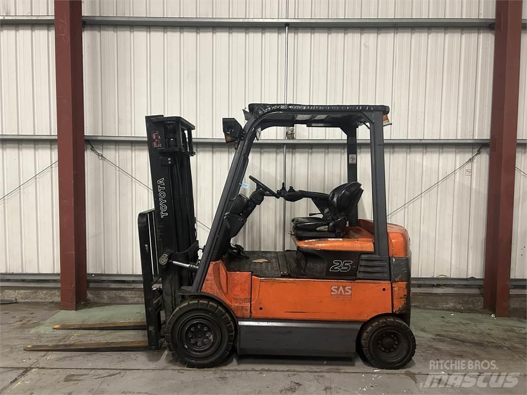 Toyota 7FBMF25 Elektro Stapler