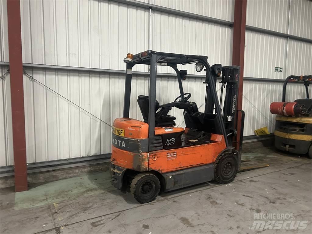 Toyota 7FBMF25 Elektro Stapler