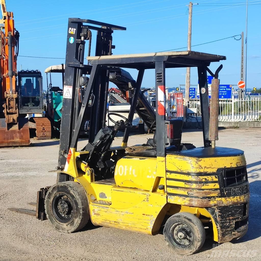 CAT DP 25 Diesel Stapler