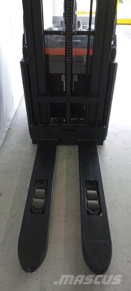 Toyota SPE160L Deichselstapler