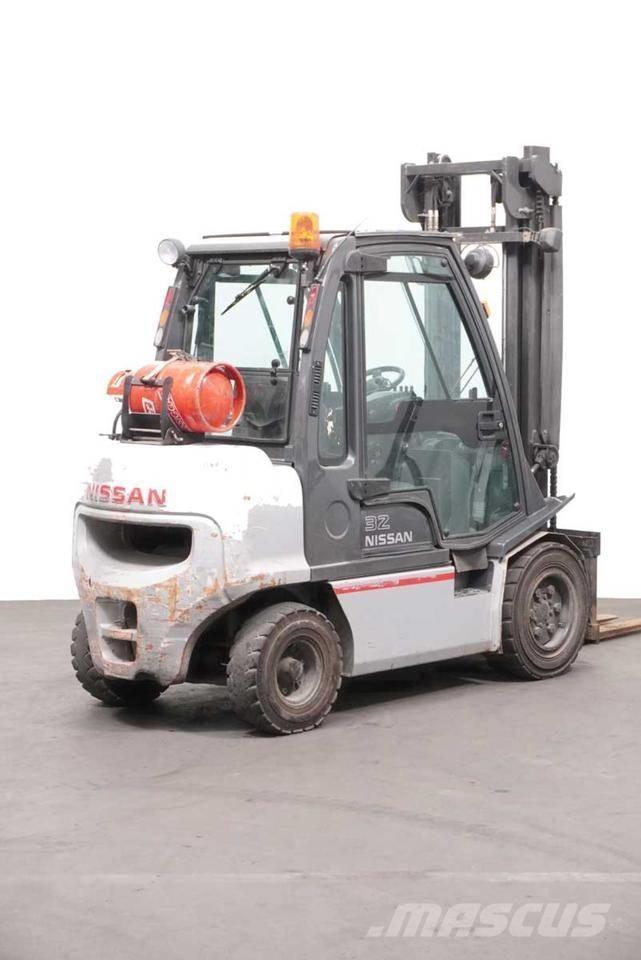 Nissan UGD02 A 32 PQ Gas Stapler