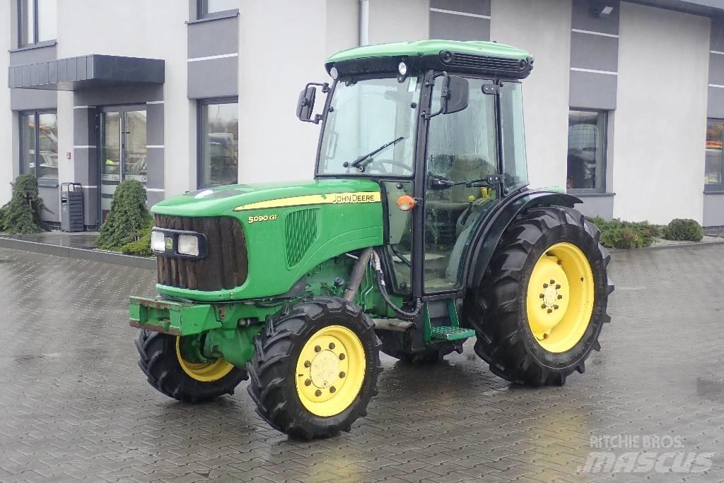 John Deere 5090 GF Traktoren