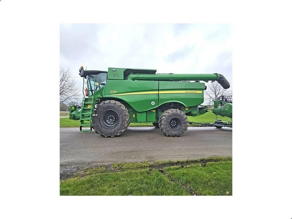 John Deere S 790 Mähdrescher