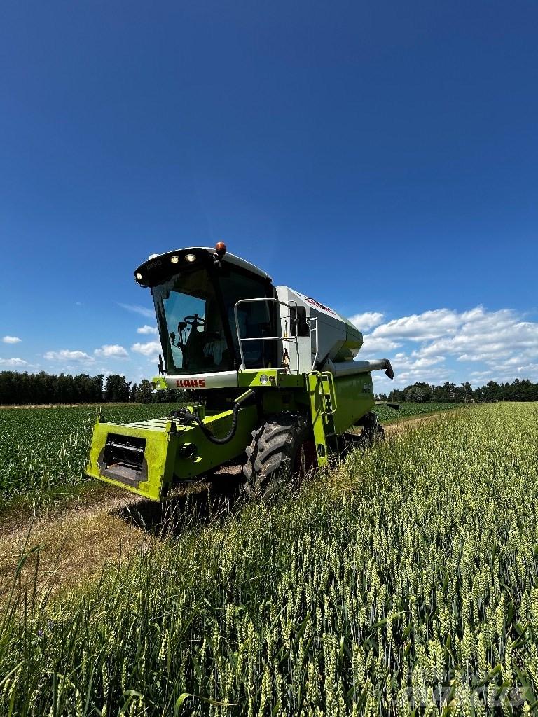 CLAAS Avero 240 Mähdrescher