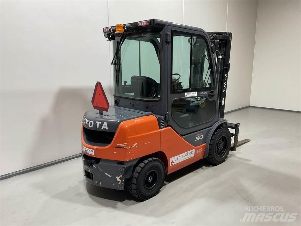 Toyota 52-8FDF30 Diesel Stapler