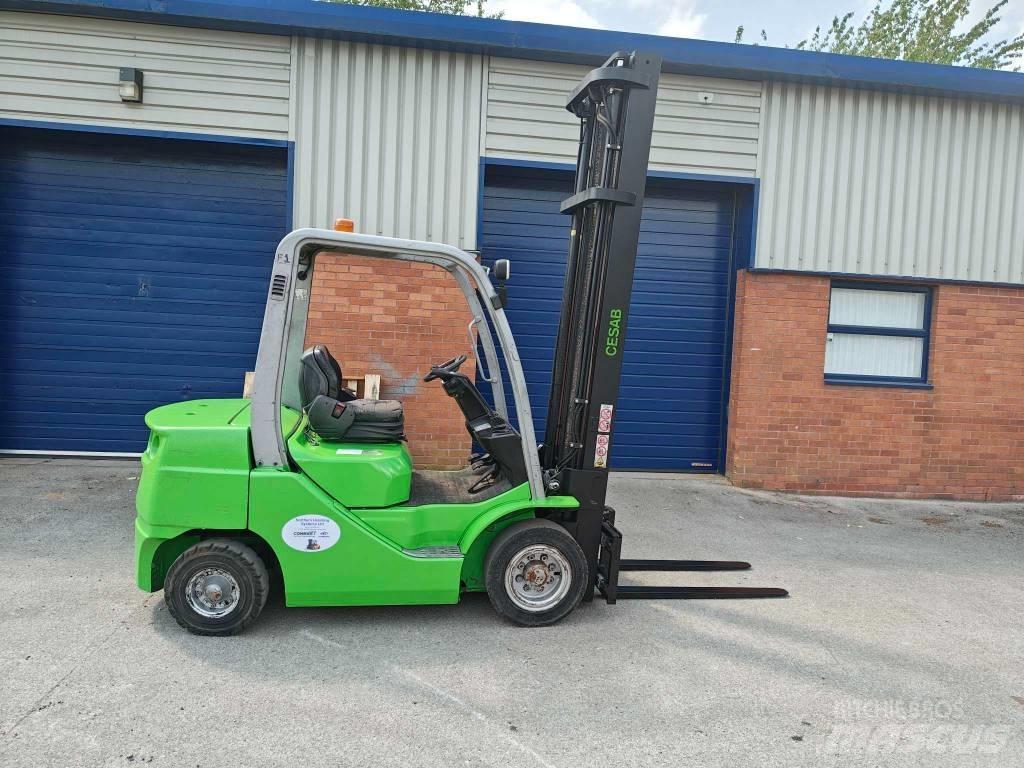 Cesab M 325 Diesel Stapler