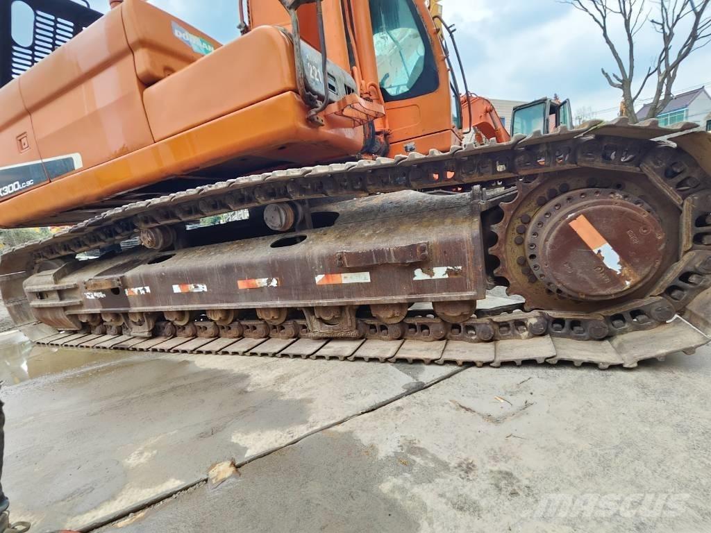 Doosan DX 300 LC Raupenbagger