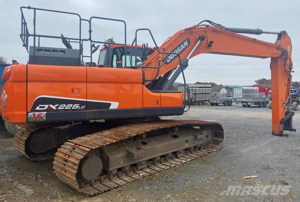 Doosan DX 225 LC Raupenbagger