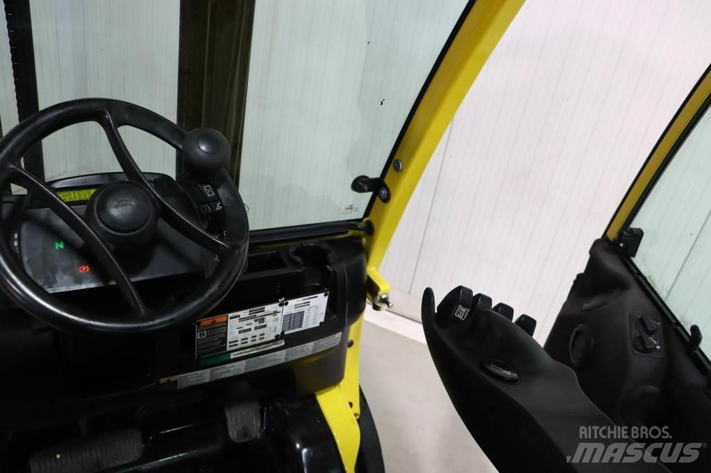 Hyster H2.5FT Gas Stapler