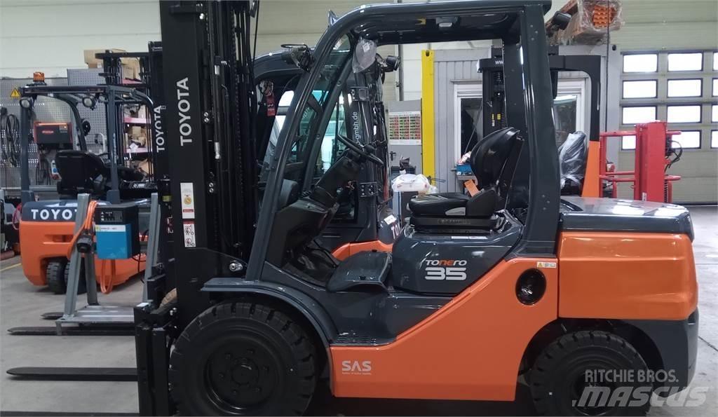 Toyota 52-8FDJF35 Diesel Stapler