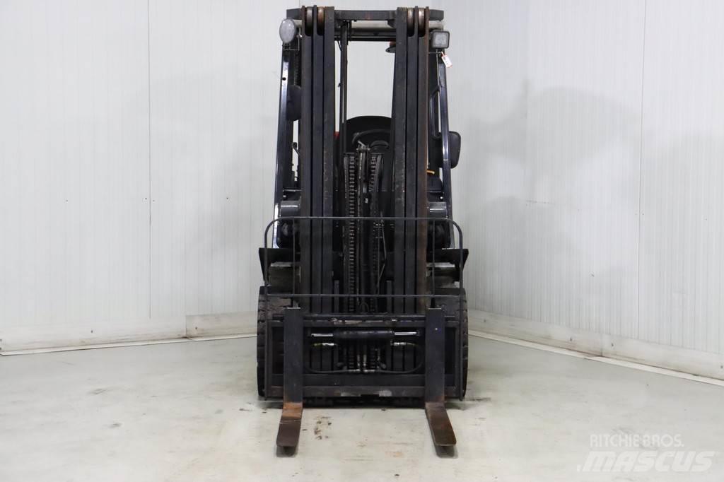 Nissan U1D2A20LQ Gas Stapler