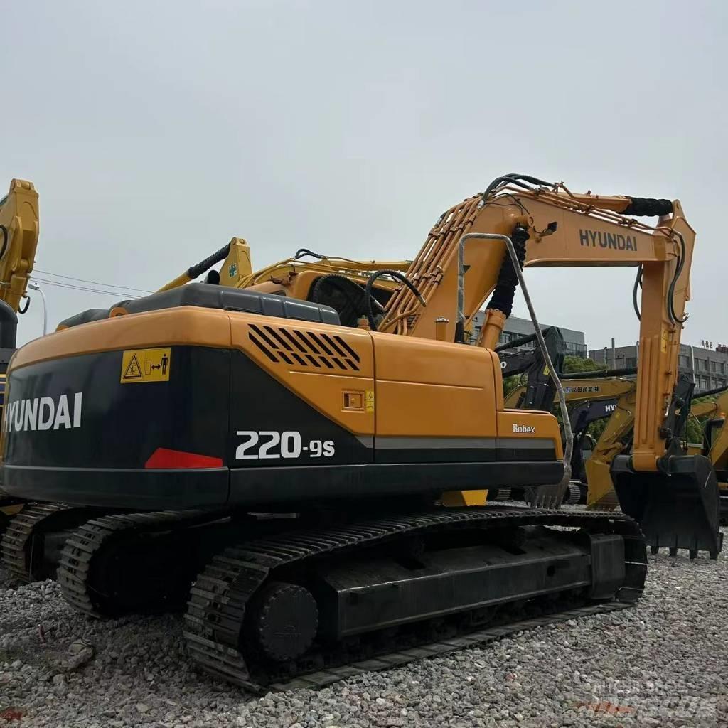 Hyundai 220-9s Raupenbagger