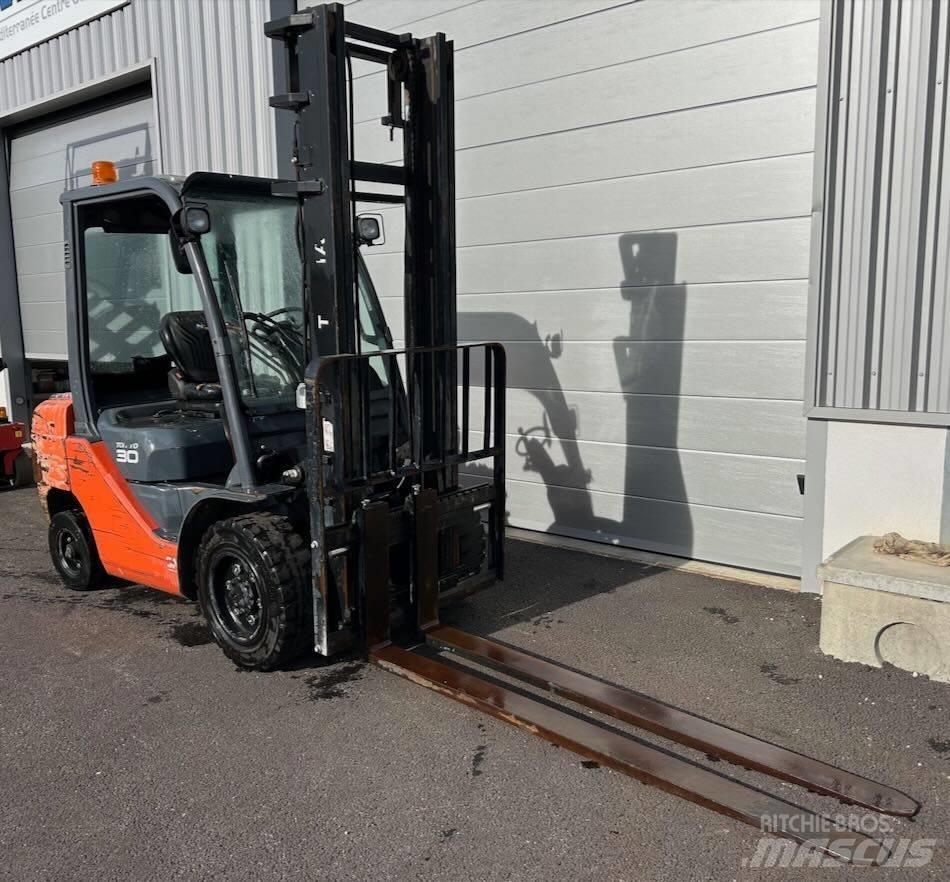 Toyota 8 FDF 30 Diesel Stapler