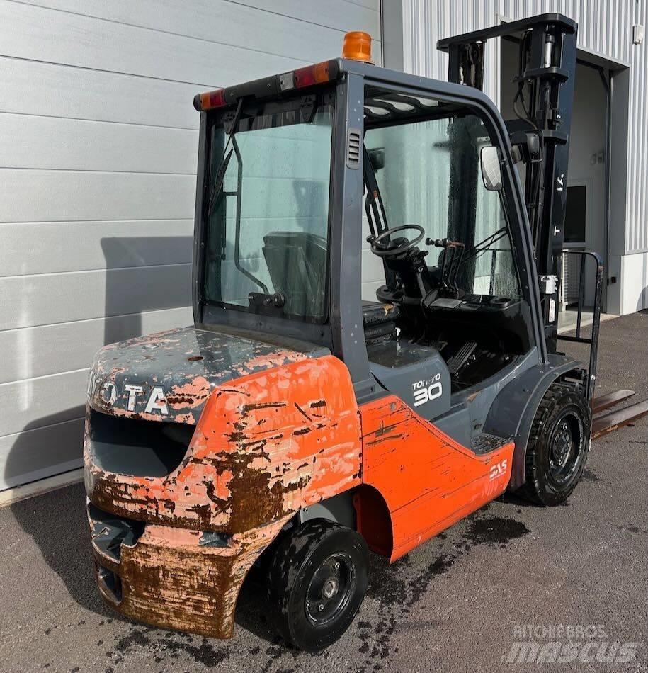 Toyota 8 FDF 30 Diesel Stapler