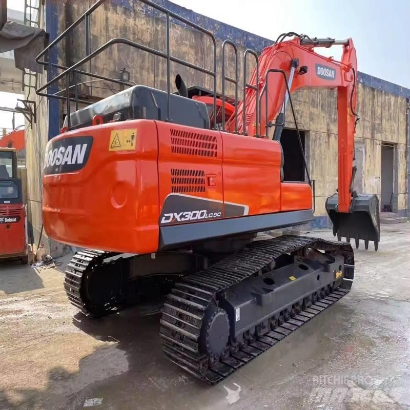 Doosan DX 300 LC-9C Raupenbagger